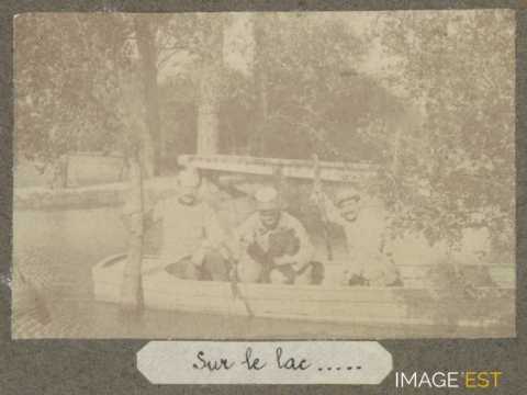 Barque sur le lac (Vadenay)