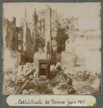 Cathédrale en ruine (Reims)