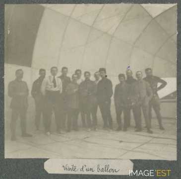 À l'intérieur d'un ballon