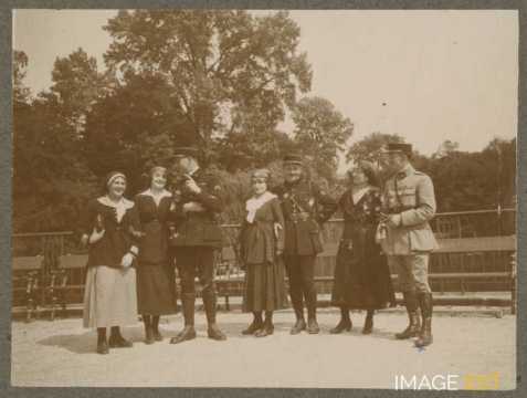 Officiers et infirmières (Wiesbaden)