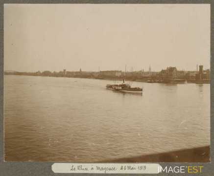 Bateau sur le Rhin (Mayence)