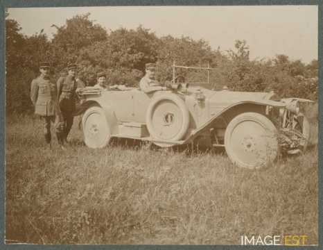 Officiers et automobile