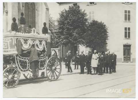 Préparation du convoi funèbre d'Émile Friant (Nancy)