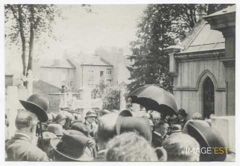 Discours devant la chapelle d'Émile Friant (Nancy)