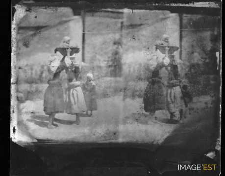 Porteresses s'amusant (Batz-sur-Mer)