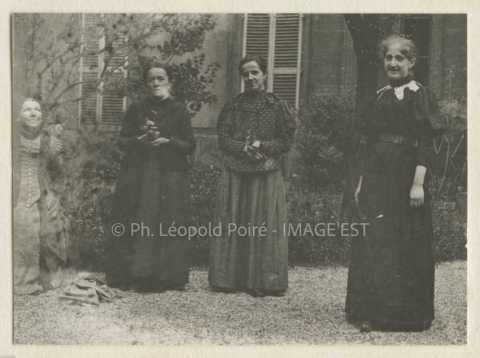Portrait de quatre femmes