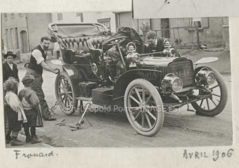 Automobile en panne (Frouard)