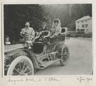Dans une automobile