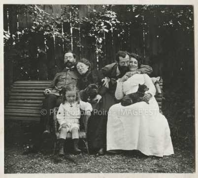 Couples sur un banc