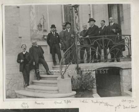 Sur le perron de la villa Fruhinsholz (Nancy)