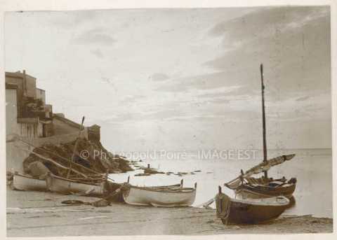 Bateaux sur une berge