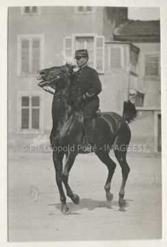 Militaire à cheval