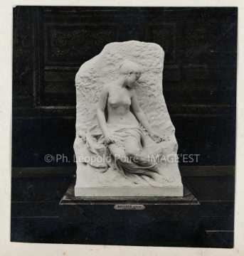 Sculpture " Aux Champs "