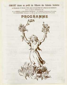 Femme tenant des bouquets de fleurs (Nancy)