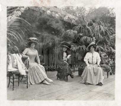 Élégantes au parc de la Pépinière (Nancy)