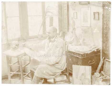 Artiste dans son atelier