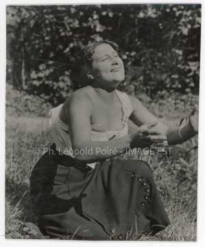 Femme dans un jardin (Nancy)