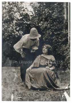 Couple dans un jardin (Nancy)