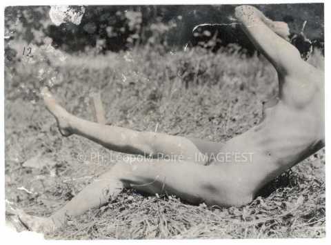 Femme dans un jardin (Nancy)