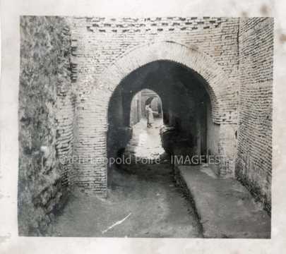 Arche dans une rue (Tombouctou ?)