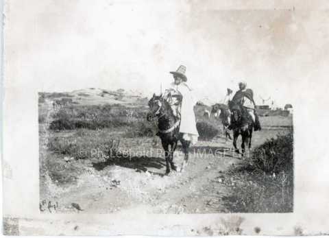 À cheval