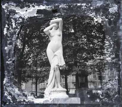 Statue de femme