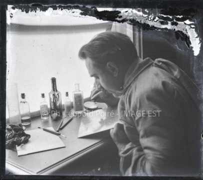 Léopold Poiré à sa table de travail (Nancy)