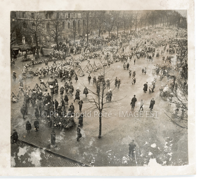 Troupes de soldats place Carnot (Nancy)