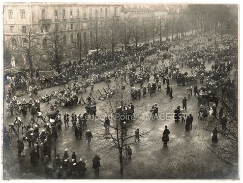 Troupes de soldats place Carnot (Nancy)