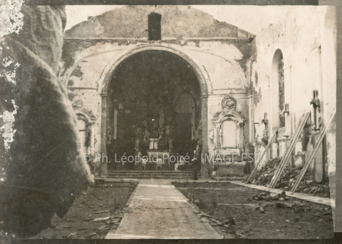 Église en ruines (Leyr)