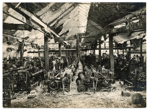 Usine textile détruite
