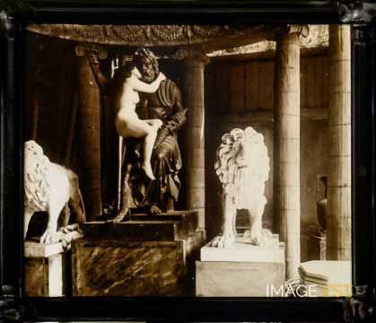 " Zeu s" et femme nue