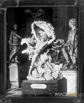 " Prométhée enchaîné " de Nicolas-Sébastien Adam (1705-1778).