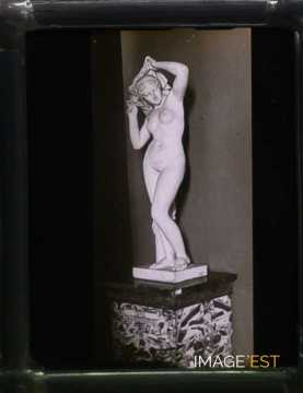 " Vénus soulevant sa draperie " de Pierre-Charles Simart (1806-1857).