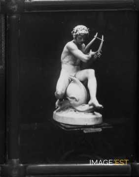 " Arion assis sur le dauphin " de Ernest Eugène Hiolle (1834-1886)