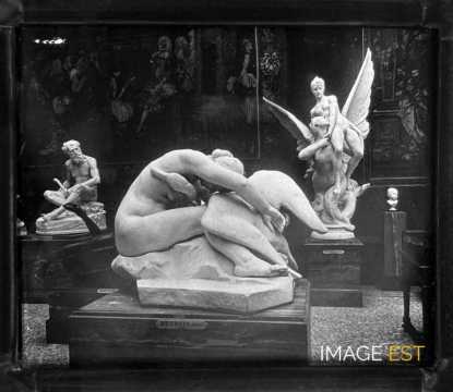 " Leda et le cygne " de Jules Desbois (1851-1935)