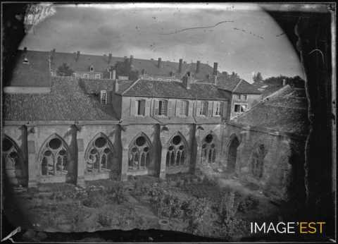 Cloître et presbytère (Toul)
