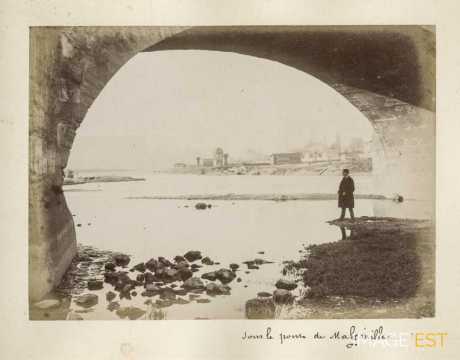Sous une arche d'un pont (Malzéville)