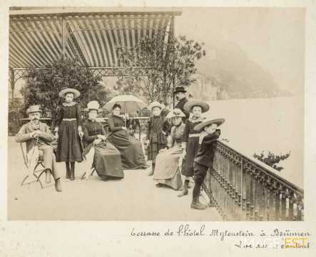 Groupe de personnes (Brunnen)