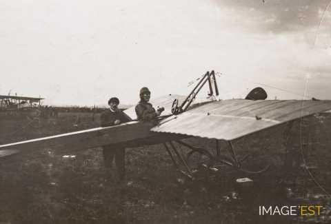 Pilote à bord d'un monoplan Deperdussin