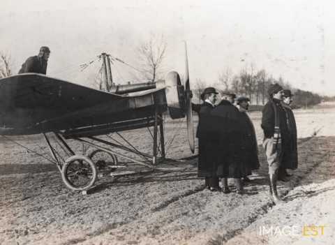 Monoplan Deperdussin sur un terrain d'aviation