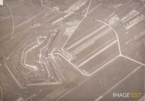 Vue aérienne du fort de Saint-Cyr (Montigny-le-Bretonneux)