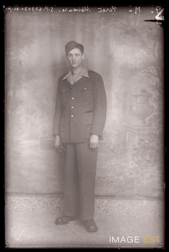 Portrait en pied d'un militaire français (Le Val-d'Ajol)