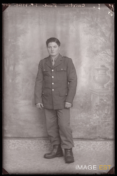 Portrait en pied d'un militaire français (Le Val-d'Ajol)