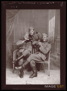 Groupe de trois militaires allemands (Le Val-d'Ajol)