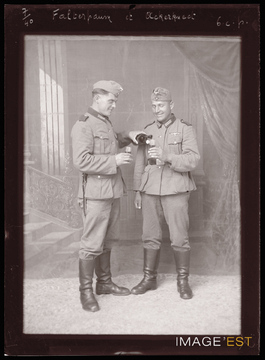 Groupe de deux militaires allemands (Le Val-d'Ajol)