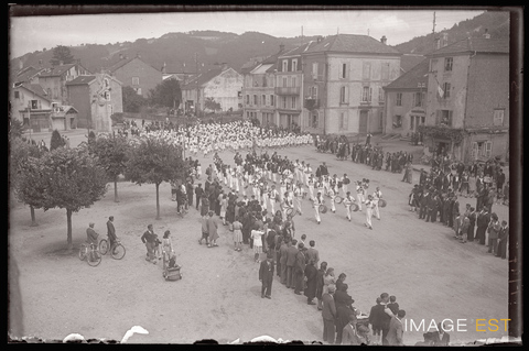 Défilé de jeunes gymnastes (Le Val-d'Ajol)