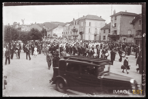 Défilé de jeunes gymnastes (Le Val-d'Ajol)