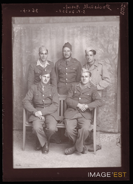 Portrait en pied de militaires (Le Val-d'Ajol)