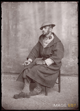 Portrait d'un militaire assis (Le Val-d'Ajol)